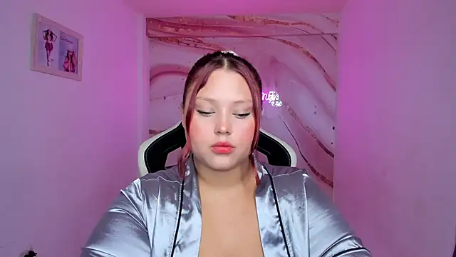 YuliCardona  online show from November 10, 2025, 6:24 pm