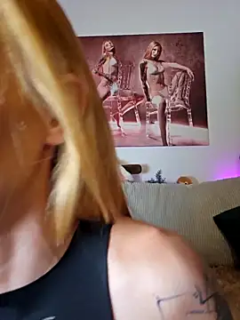 LessiaMia online show from March 24, 2026, 5:02 pm