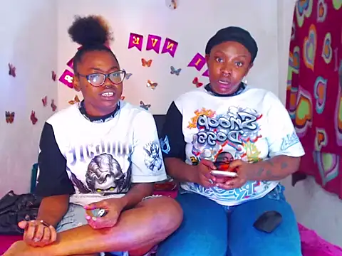 Snapshot of The_wickles_4443 chatting on October 13, 2025, 12:45 am The wickles 4443 online show from October 13, 2025, 12:45 am