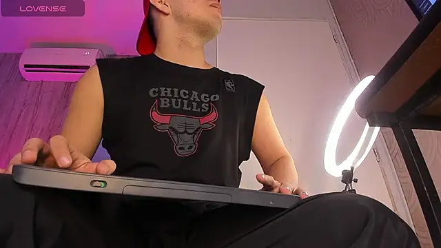 Snapshot of JUANDIAMONDS98 chatting on October 7, 2025, 12:17 pm JUANDIAMONDS98 online show from October 7, 2025, 12:17 pm