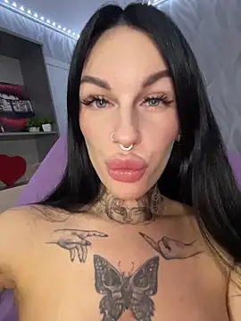Snapshot of angel_devil_forever chatting on May 22, 2026, 10:30 pm angel devil forever online show from May 22, 2026, 10:30 pm
