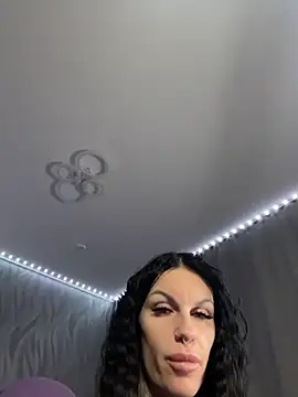 Snapshot of angel_devil_forever chatting on June 3, 2026, 1:28 am angel devil forever online show from June 3, 2026, 1:28 am