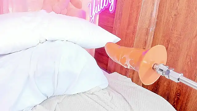 queen yully online show from December 26, 2024, 6:43 pm