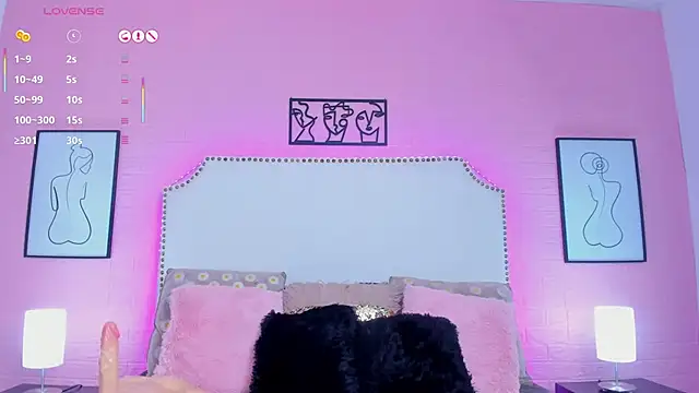 Snapshot of charlotte_kisss chatting on October 1, 2025, 7:51 pm charlotte kisss online show from October 1, 2025, 7:51 pm