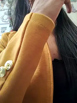 Astrid-- online show from October 29, 2025, 7:57 pm