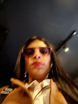 Astrid-- online show from December 15, 2025, 2:56 pm