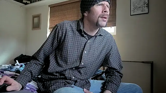 HandsumHungDaddy online show from April 3, 2026, 4:35 pm