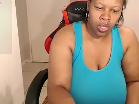 bustylisa1983 online show from February 7, 2025, 5:20 am