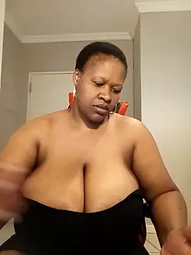 bustylisa1983 online show from January 13, 2026, 1:04 pm