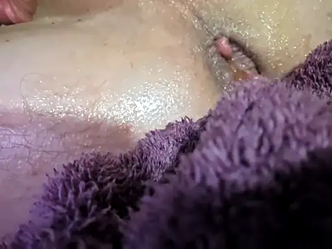 Travislovescum online show from November 17, 2025, 5:00 am