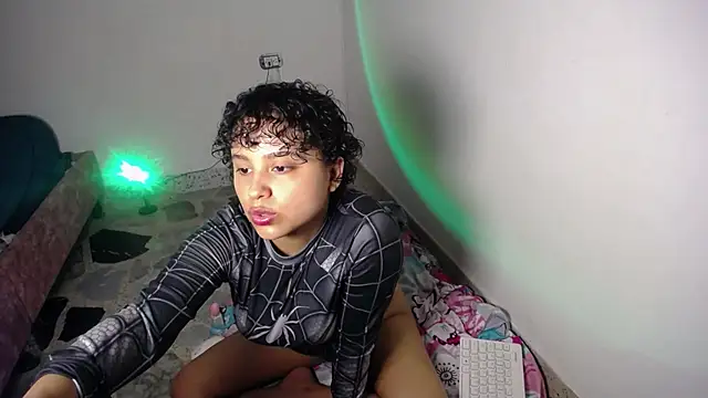 lou cute online show from December 17, 2025, 7:08 pm