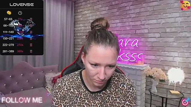 Snapshot of SarahCoksss chatting on February 4, 2025, 12:29 am SarahCoksss online show from February 4, 2025, 12:29 am