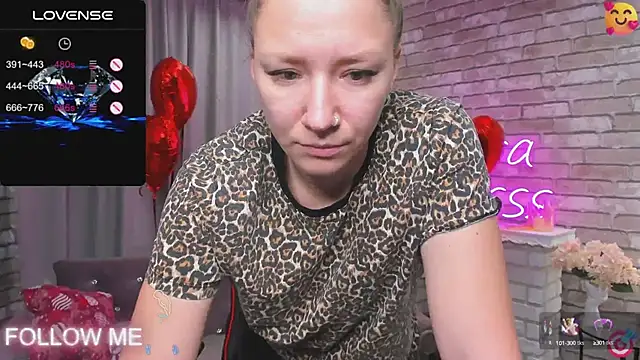 Snapshot of SarahCoksss chatting on February 11, 2025, 12:28 am SarahCoksss online show from February 11, 2025, 12:28 am