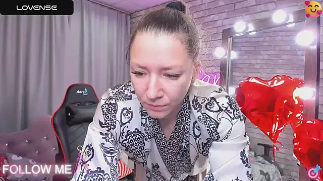 Snapshot of SarahCoksss chatting on March 16, 2025, 12:34 am SarahCoksss online show from March 16, 2025, 12:34 am
