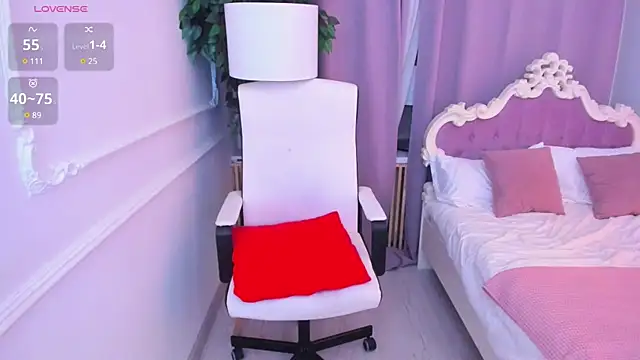 Snapshot of Lily_Marlin chatting on March 6, 2025, 1:05 am Lily Marlin online show from March 6, 2025, 1:05 am