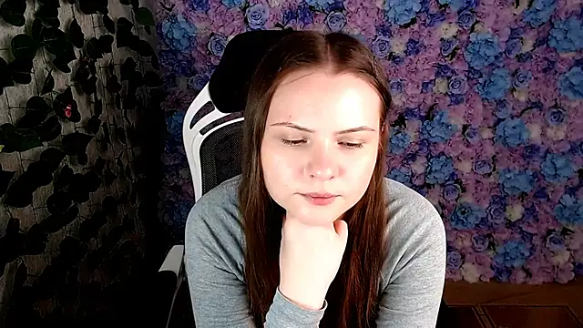 IxxiLiana online show from September 9, 2025, 5:06 am