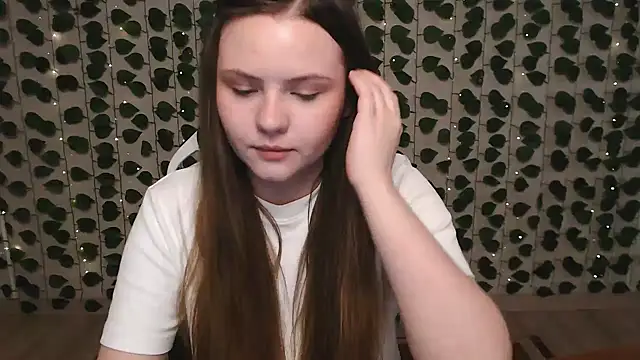 IxxiLiana online show from March 6, 2025, 4:52 am