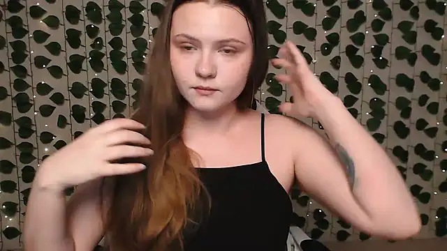 IxxiLiana online show from February 2, 2025, 4:05 am