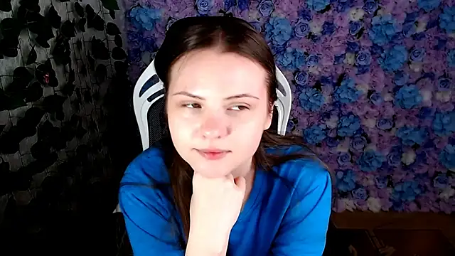 IxxiLiana online show from September 13, 2025, 5:07 am