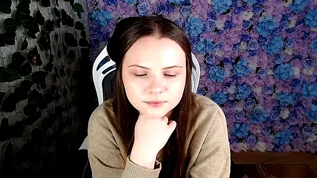IxxiLiana online show from September 14, 2025, 5:08 am