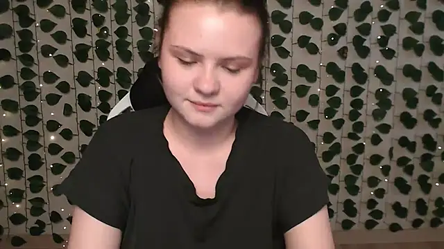 IxxiLiana online show from February 4, 2025, 7:18 am