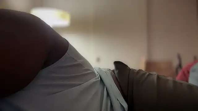 Snapshot of Yagurl__west chatting on February 14, 2025, 10:58 pm Yagurl west online show from February 14, 2025, 10:58 pm