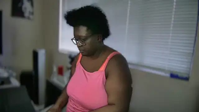 Snapshot of Yagurl__west chatting on February 28, 2025, 1:37 am Yagurl west online show from February 28, 2025, 1:37 am