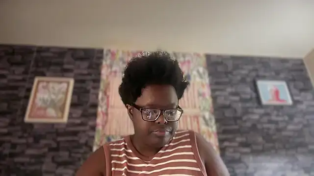 Snapshot of Yagurl__west chatting on October 5, 2025, 10:00 pm Yagurl west online show from October 5, 2025, 10:00 pm