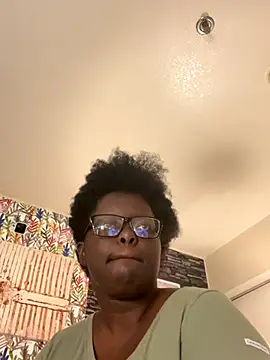 Snapshot of Yagurl__west chatting on November 7, 2025, 10:24 pm Yagurl west online show from November 7, 2025, 10:24 pm