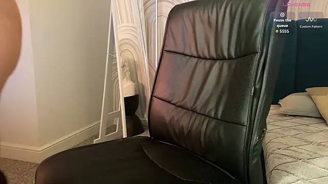 viviann evans online show from April 11, 2026, 1:02 am