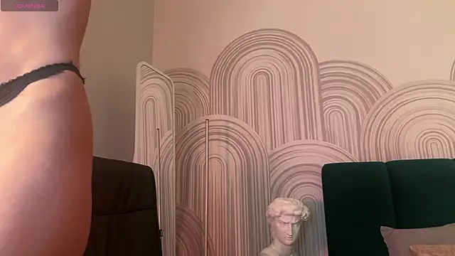 viviann evans online show from April 17, 2026, 12:46 am