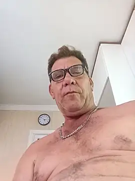 Snapshot of carlox14 chatting on September 20, 2025, 1:05 pm carlox14 online show from September 20, 2025, 1:05 pm