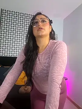 Snapshot of Amber_gold_ chatting on April 19, 2026, 4:24 am Amber gold online show from April 19, 2026, 4:24 am