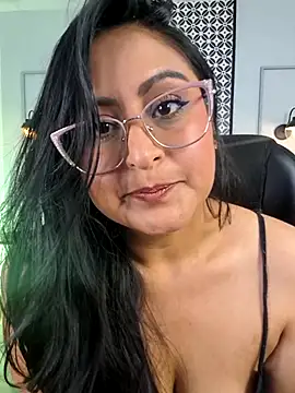 Snapshot of Amber_gold_ chatting on May 7, 2026, 3:44 am Amber gold online show from May 7, 2026, 3:44 am