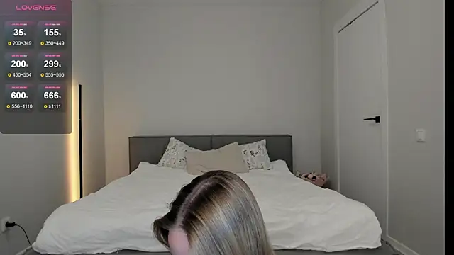 sarahphyllis online show from May 15, 2026, 7:23 pm