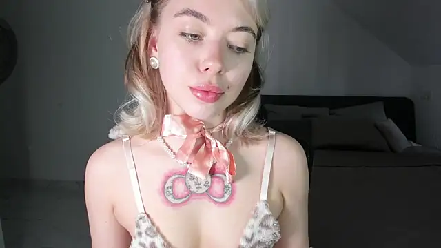 SimonaGerry online show from March 12, 2025, 6:51 am