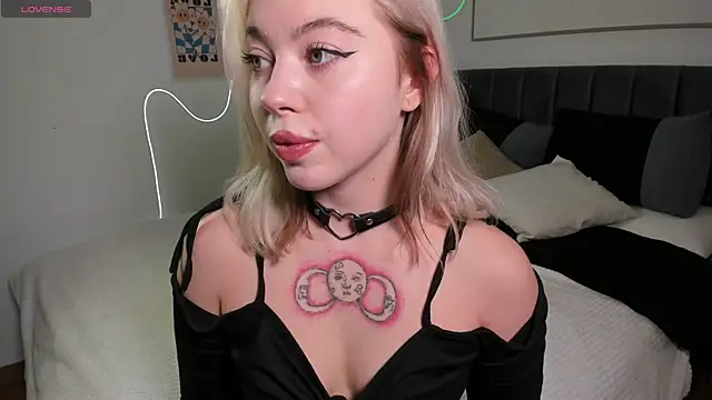 SimonaGerry online show from November 15, 2025, 4:27 am