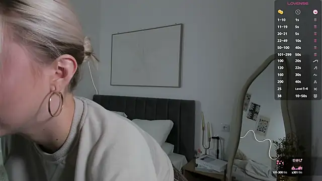 SimonaGerry online show from September 17, 2025, 3:41 am