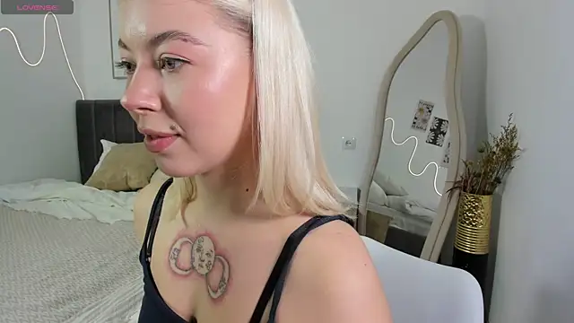 SimonaGerry online show from October 15, 2025, 4:44 am