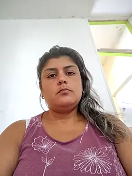 Snapshot of AlyDenalioficial chatting on November 2, 2025, 6:13 pm AlyDenalioficial online show from November 2, 2025, 6:13 pm