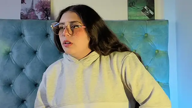 Snapshot of Paola_Lyon_ chatting on September 29, 2025, 12:22 pm Paola Lyon online show from September 29, 2025, 12:22 pm