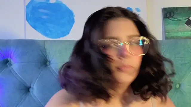 Paola Lyon  online show from April 17, 2026, 7:06 pm