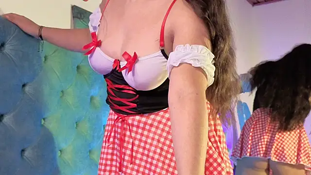 Snapshot of Paola_Lyon_ chatting on October 31, 2025, 8:00 am Paola Lyon online show from October 31, 2025, 8:00 am