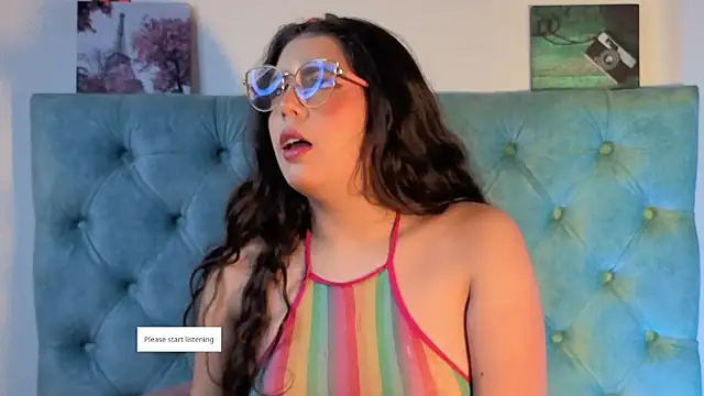 Snapshot of Paola_Lyon_ chatting on October 15, 2025, 12:13 pm Paola Lyon online show from October 15, 2025, 12:13 pm