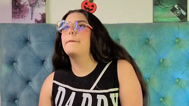 Snapshot of Paola_Lyon_ chatting on October 20, 2025, 1:00 pm Paola Lyon online show from October 20, 2025, 1:00 pm