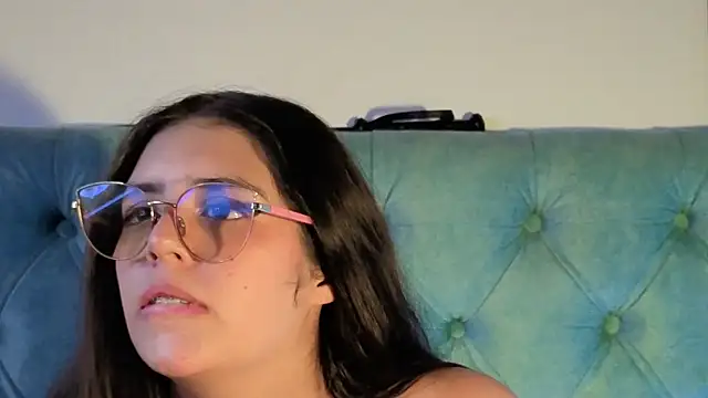 Snapshot of Paola_Lyon_ chatting on September 27, 2025, 6:52 am Paola Lyon online show from September 27, 2025, 6:52 am