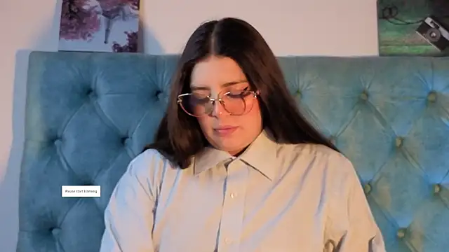 Snapshot of Paola_Lyon_ chatting on September 26, 2025, 6:48 pm Paola Lyon online show from September 26, 2025, 6:48 pm