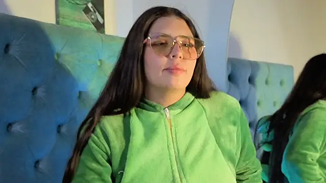 Snapshot of Paola_Lyon_ chatting on October 4, 2025, 7:32 am Paola Lyon online show from October 4, 2025, 7:32 am