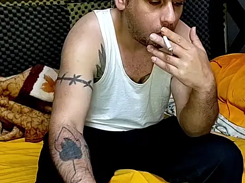 Snapshot of Arabeyes chatting on October 17, 2025, 4:53 pm Arabeyes online show from October 17, 2025, 4:53 pm