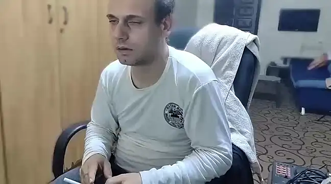 Snapshot of Arabeyes chatting on December 4, 2024, 9:29 pm Arabeyes online show from December 4, 2024, 9:29 pm